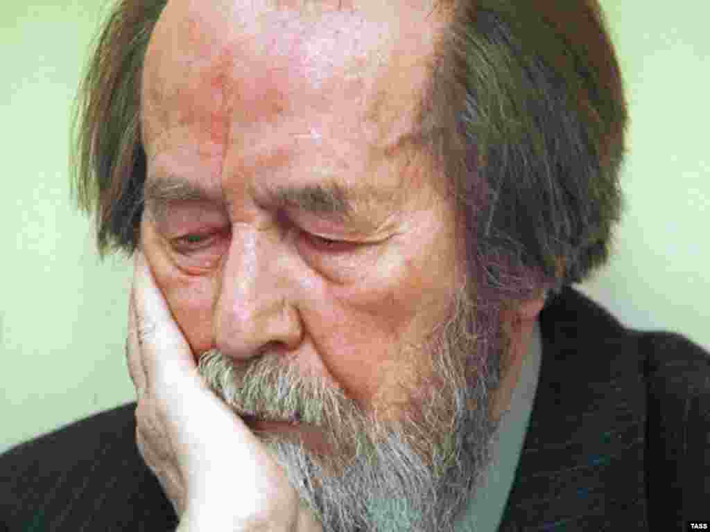 Russia -- Aleksandr Solzhenitsyn, 25Apr2001