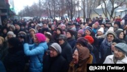 Участники митинга в Теплом Стане