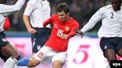 Russia -- Soccer player Diniyar Bilyaletdinov (C) during Euro 2008 group E qualifying match in Moscow, 17Oct2007